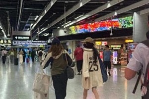 杨幂低调探女：顶流女星的素人妈妈日常