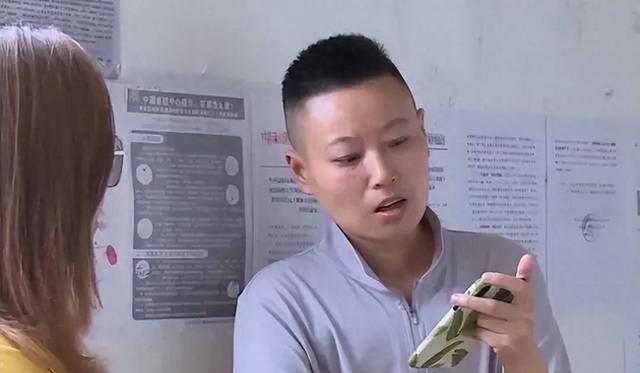 中性打扮的冯星