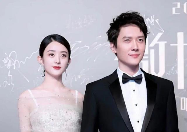 赵丽颖与儿子玩耍